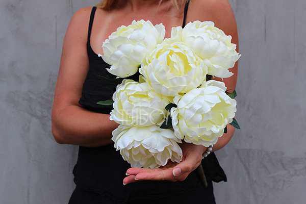 bukiet śmietankowych peonii Aurora wys.48cm