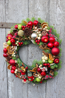 świąteczny wianek / dekoracja na drzwi Laleczki, wym.38cm