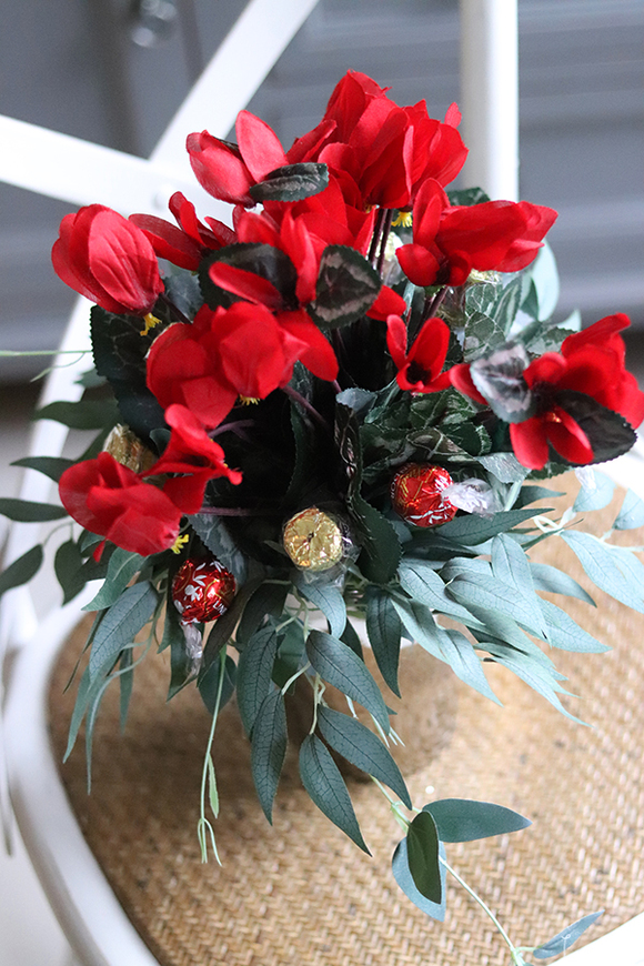 Dzień Babci, fiołek alpejski z czekoladkami, wys.35cm 