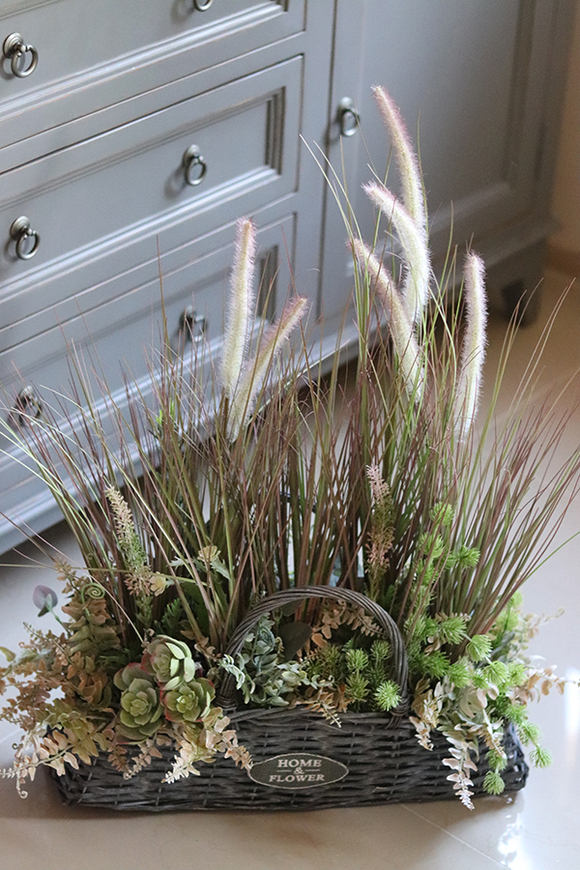 Grey Teranoto, kompozycja z traw w stylowym koszu, wys.70cm