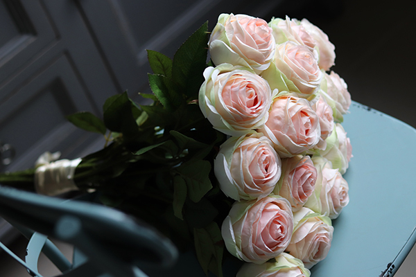 bogaty bukiet róż, Benata, 15szt. dł.75cm