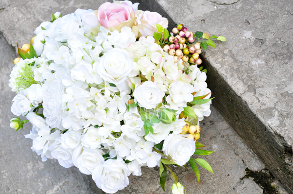 kompozycja kwiatowa Emilie mniejsza, wys.28cm