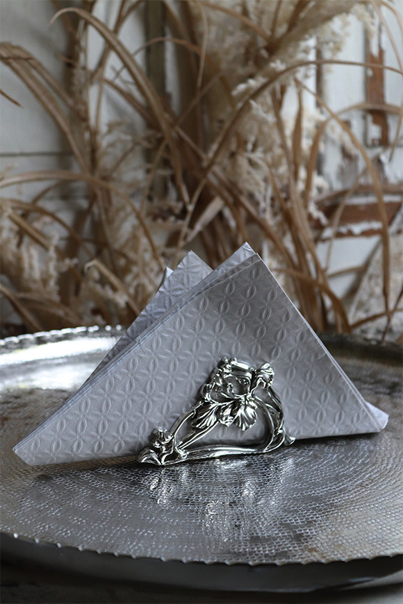 Iris posrebrzany serwetnik wym.6x9x3.5cm