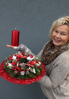 elegancki świąteczny stroik, Wigilia Tuż Tuż na czerwonym talerzu, śr.35cm