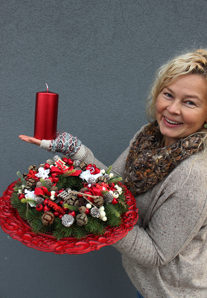 elegancki świąteczny stroik, Wigilia Tuż Tuż na czerwonym talerzu, śr.35cm