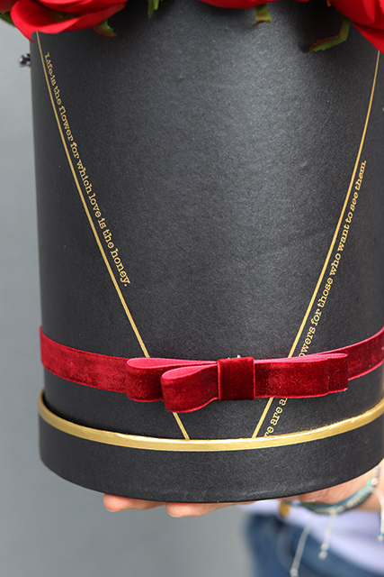 flowerbox Red Love, elegancka kompozycja kwiatowa na prezent, wys.29cm