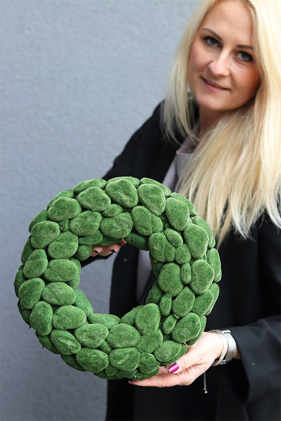 dekoracyjny wianek z ciemnego Mchu, śr.30cm