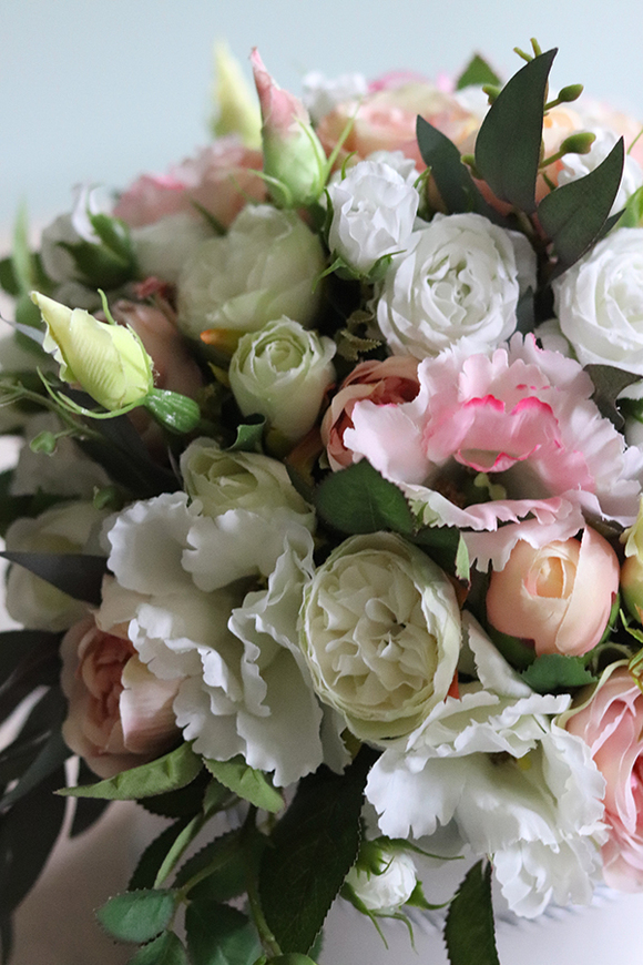 Rizalia, biały flowerbox z kolorowymi kwiatami, wys.37cm