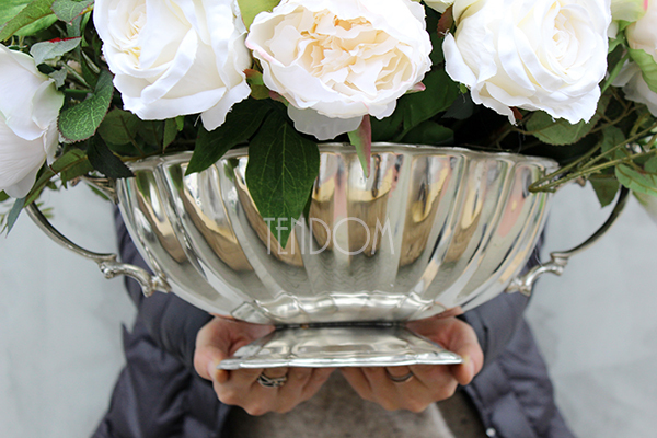 Cremona kompozycja kwiatowa w cynowanym ekskluzywnym naczyniu, dł.kompozycji 67 cm, wys.45 cm