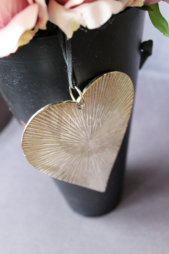 kompozycja kwiatowa / bukiet Flowerbox Roses Sand, wys.43cm