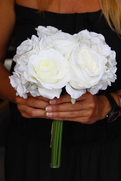bukiet białych hortensji i róż Taormina, wys.30cm