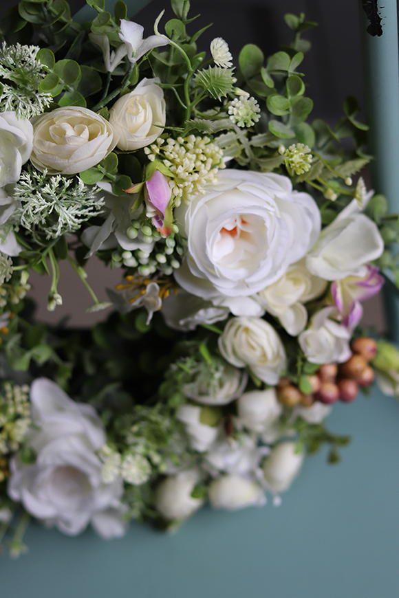 biały kwiatowy wianek, Togea, śr.32cm