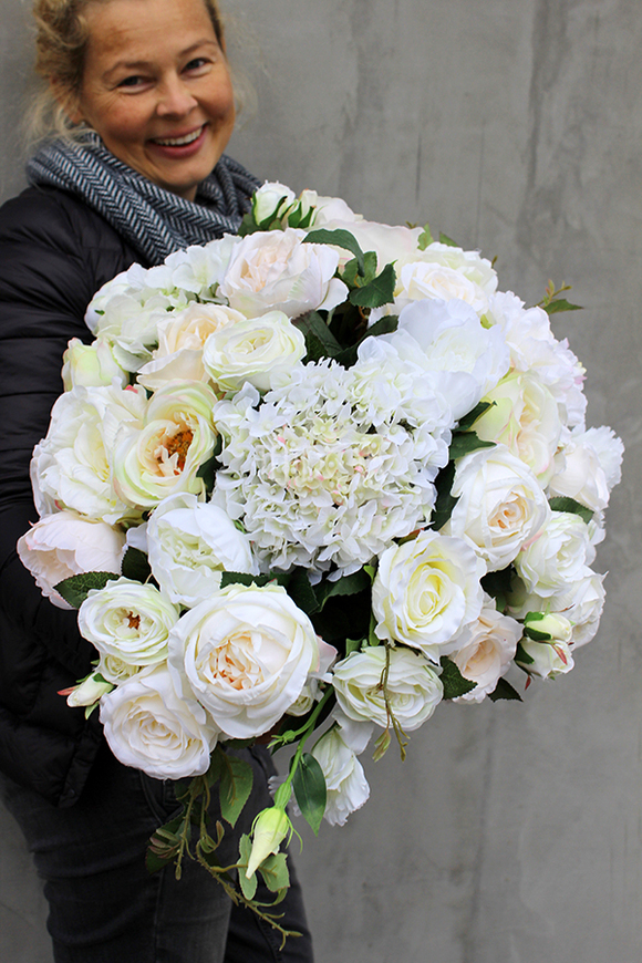 Cremona kompozycja kwiatowa w cynowanym ekskluzywnym naczyniu, dł.kompozycji 67 cm, wys.45 cm