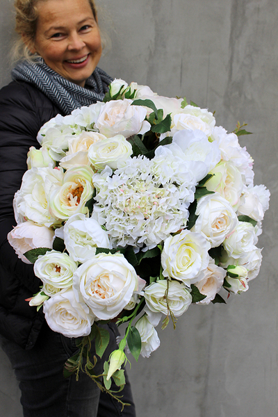 Cremona kompozycja kwiatowa w cynowanym ekskluzywnym naczyniu, dł.kompozycji 67 cm, wys.45 cm