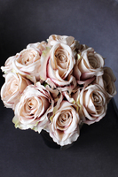 kompozycja kwiatowa / bukiet Flowerbox Roses Sand, wys.43cm