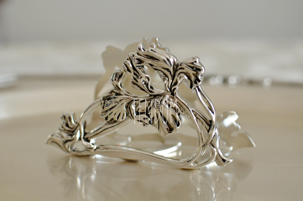 Iris posrebrzany serwetnik wym.6x9x3.5cm