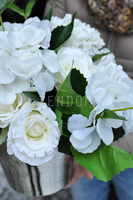 kompozycja kwiatowa Simple White wys. 38 cm