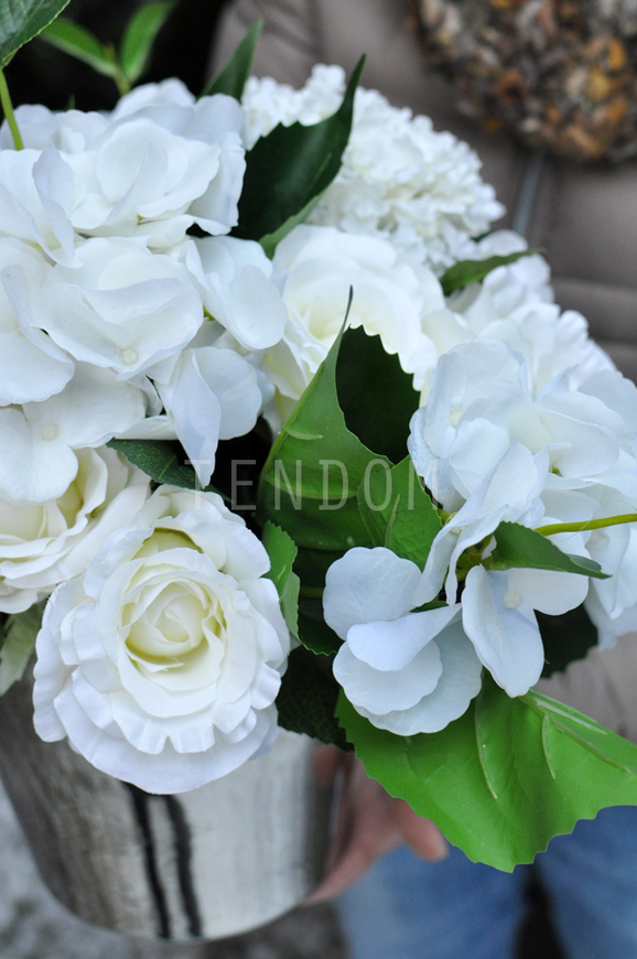 kompozycja kwiatowa Simple White wys. 38 cm