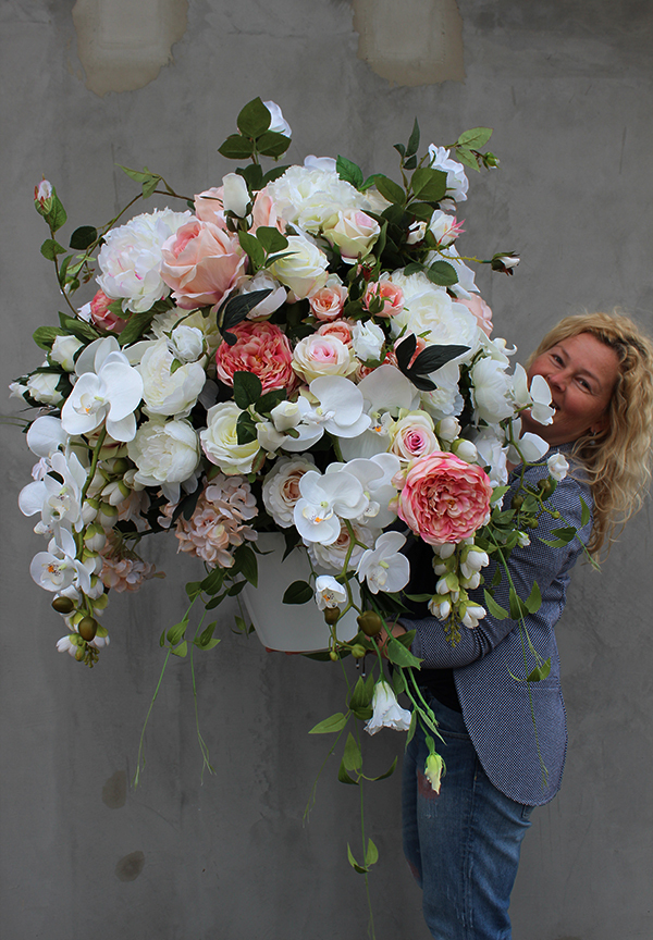 ogromna kompozycja kwiatowa / bukiet Maria Antonina rozm.80x78cm