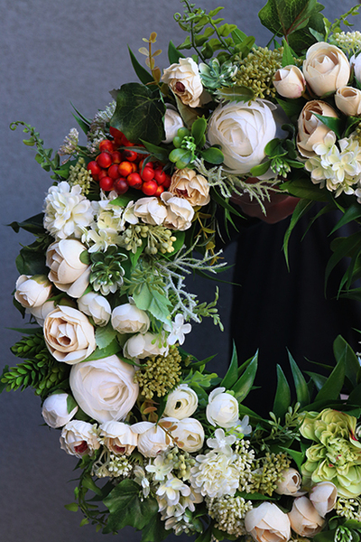 Tellani, atrakcyjny wianek w bieli z czerwonym akcentem, śr.40cm