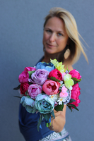 bukiet / kompozycja kwiatowa Caryca na Santorini owinięta niebieską wstążką, wym.26x23cm 