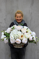 Cremona kompozycja kwiatowa w cynowanym ekskluzywnym naczyniu, dł.kompozycji 67 cm, wys.45 cm