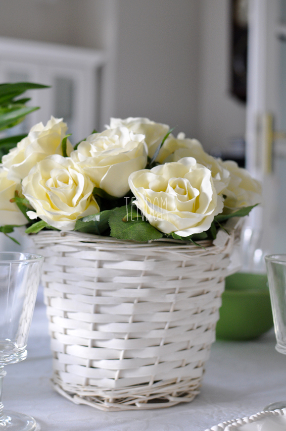 bogaty kosz z kremowymi różami Romance 30x30x30cm