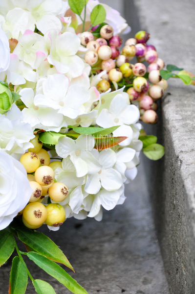 kompozycja kwiatowa Emilie mniejsza, wys.28cm