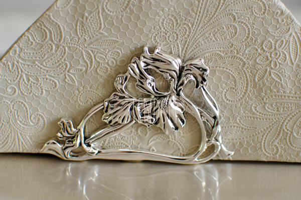 Iris posrebrzany serwetnik wym.6x9x3.5cm