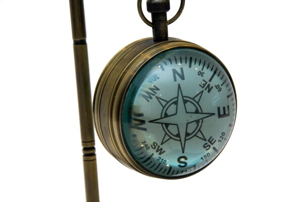 zegar soczewkowy na podstawie 13x10x22.5cm