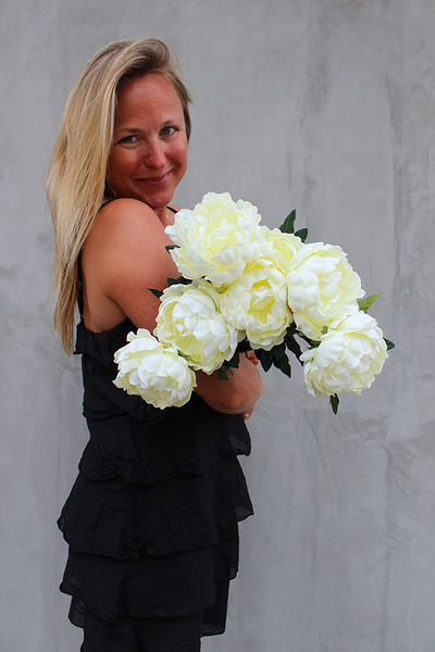 bukiet śmietankowych peonii Aurora wys.48cm