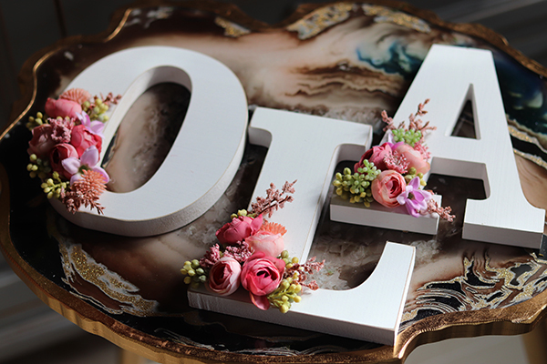 dekorowana litera, Milu, 1szt. 