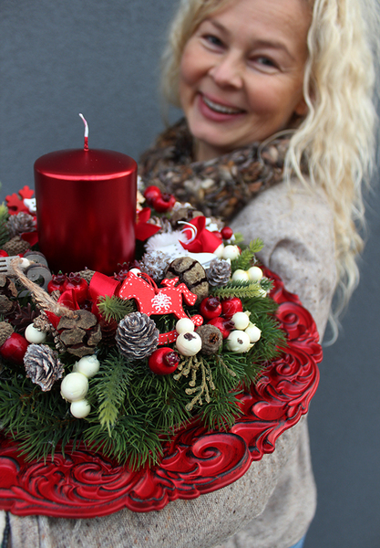 elegancki świąteczny stroik, Wigilia Tuż Tuż na czerwonym talerzu, śr.35cm