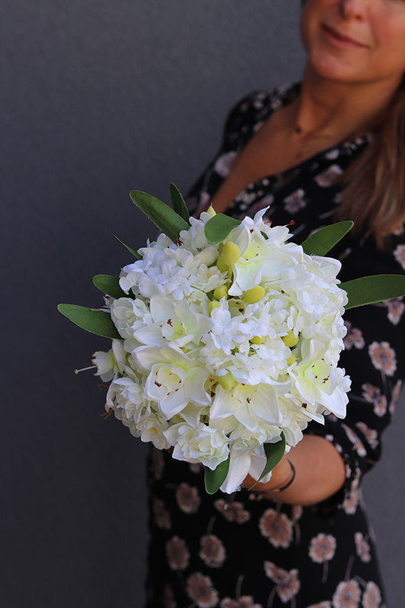 bukiet białych narcyzów i hortensji w szklanym wazonie, Relissa, wys.32cm