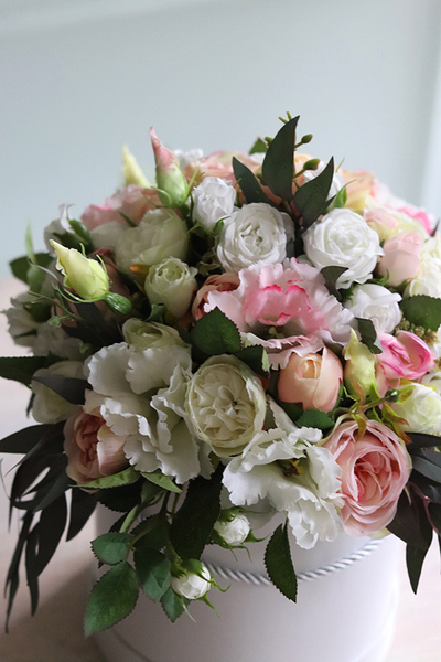 Rizalia, biały flowerbox z kolorowymi kwiatami, wys.37cm