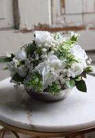 Aguenda, kompozycja kwiatowa w stylowej lustrzanej donicy, wys.20cm