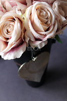 kompozycja kwiatowa / bukiet Flowerbox Roses Sand, wys.43cm