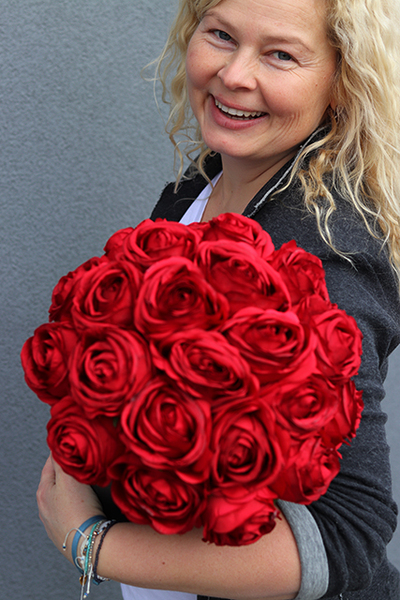 flowerbox Red Love, elegancka kompozycja kwiatowa na prezent, wys.29cm