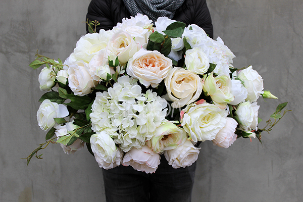 Cremona kompozycja kwiatowa w cynowanym ekskluzywnym naczyniu, dł.kompozycji 67 cm, wys.45 cm