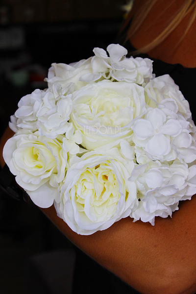 bukiet białych hortensji i róż Taormina, wys.30cm