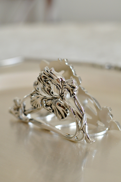 Iris posrebrzany serwetnik wym.6x9x3.5cm