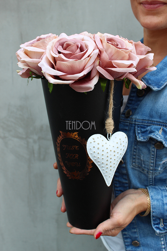 Cappucino Heart, kompozycja kwiatowa / Flowerbox na Walentynki, wys.37cm