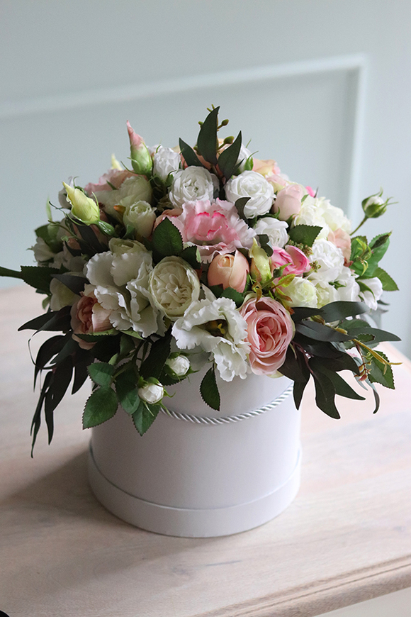 Rizalia, biały flowerbox z kolorowymi kwiatami, wys.37cm