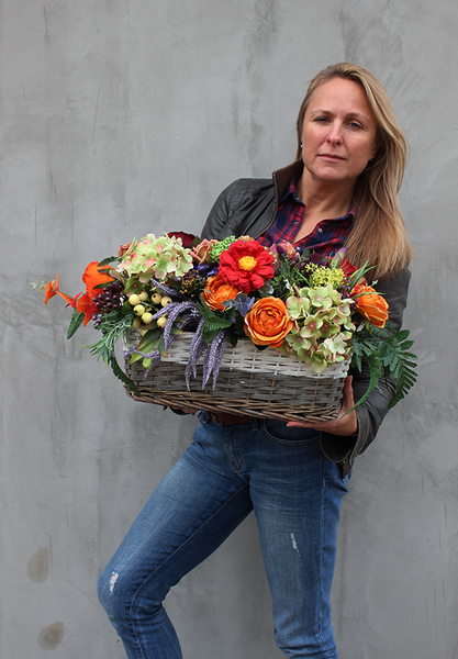 jesienna kompozycja kwiatowa / bukiet w koszu Sympatia, wys.33cm