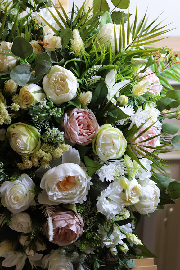 Aniela, bogata wiązanka nagrobna