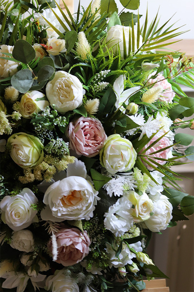 Aniela, bogata wiązanka nagrobna