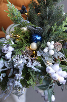 Dark Blue Eveline, realistyczna choinka świąteczna z przybraniem