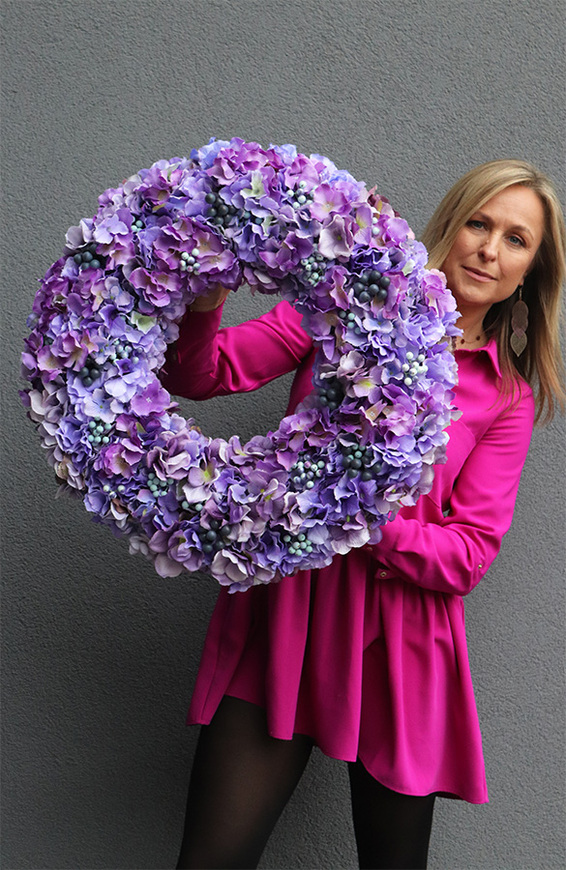 Hortensja Beti Fiolet, wianek z borówkami