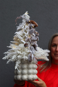 Zima w Mieście, choinka świąteczna LED z szyszkami, wys.52cm