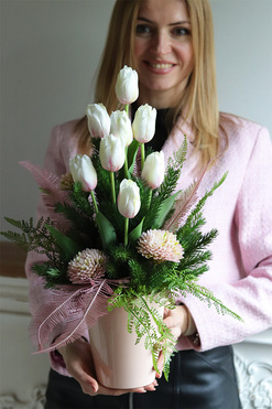 Wiosenna Przystań, dekoracja kwiatowa z tulipanami, wys.51cm 